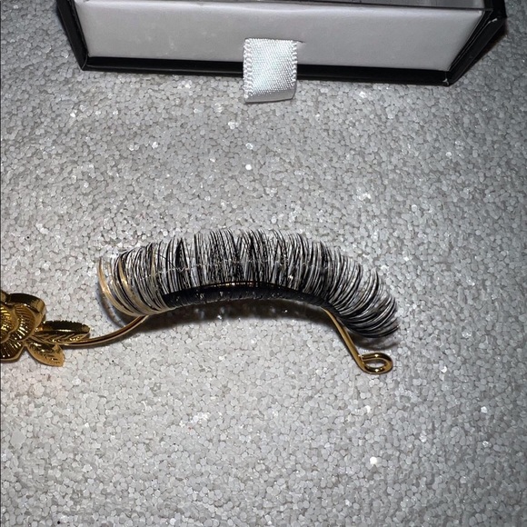 Faux mink eyelashes “creamsicle” - Picture 7 of 9